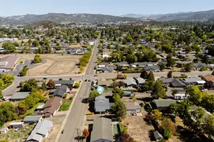2104 NW Calkins Ave, Roseburg, OR 97471 - Photo 43