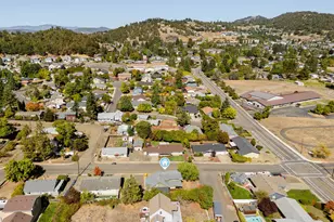 2104 NW Calkins Ave, Roseburg, OR 97471 - Photo 45