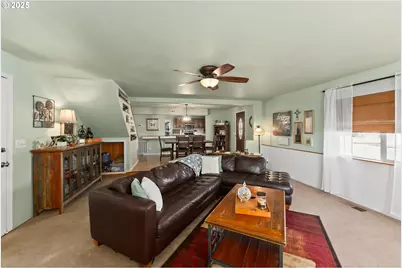 2104 NW Calkins Ave, Roseburg, OR 97471 - Photo 7