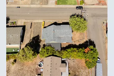 2104 NW Calkins Ave, Roseburg, OR 97471 - Photo 41