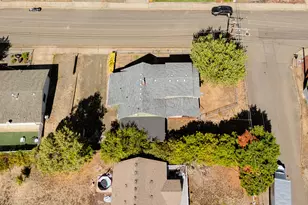 2104 NW Calkins Ave, Roseburg, OR 97471 - Photo 41