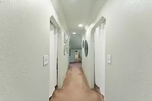 2104 NW Calkins Ave, Roseburg, OR 97471 - Photo 25