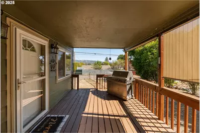 2104 NW Calkins Ave, Roseburg, OR 97471 - Photo 31