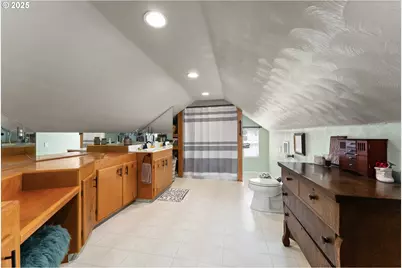 2104 NW Calkins Ave, Roseburg, OR 97471 - Photo 27