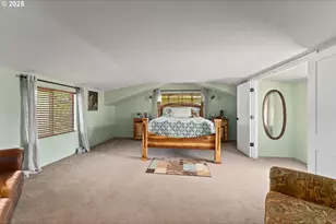 2104 NW Calkins Ave, Roseburg, OR 97471 - Photo 23