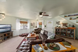 2104 NW Calkins Ave, Roseburg, OR 97471 - Photo 5