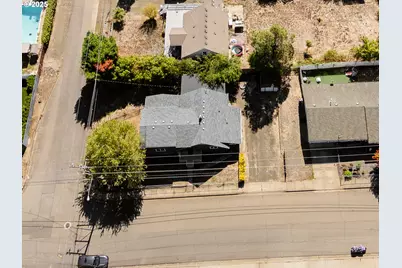 2104 NW Calkins Ave, Roseburg, OR 97471 - Photo 39