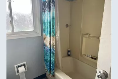 11226 SE Bush St, Portland, OR 97266 - Photo 9