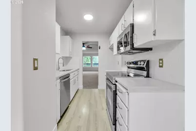 6722 N Richmond Ave, Portland, OR 97203 - Photo 7