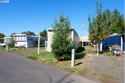 2400 SE Stratus Ave #33, McMinnville, OR 97128 - Photo 3