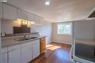 2400 SE Stratus Ave, McMinnville, OR 97128 - Photo 7