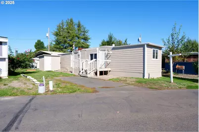 2400 SE Stratus Ave #33, McMinnville, OR 97128 - Photo 1