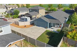 113 NE Whispering River Ct, McMinnville, OR 97128 - Photo 25