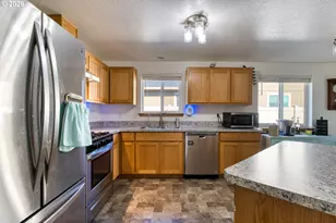 113 NE Whispering River Ct, McMinnville, OR 97128 - Photo 7