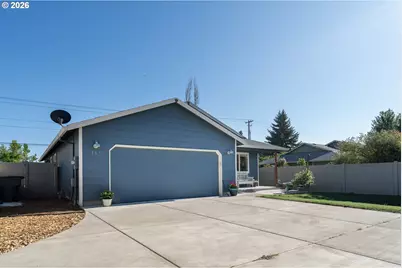113 NE Whispering River Ct, McMinnville, OR 97128 - Photo 3