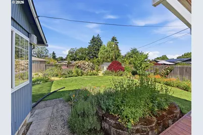 1040 Martha Ct, Eugene, OR 97401 - Photo 21
