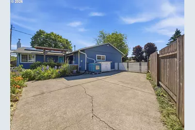 1040 Martha Ct, Eugene, OR 97401 - Photo 23