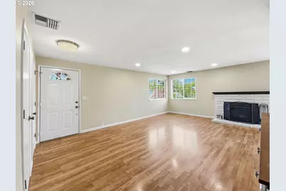 1040 Martha Ct, Eugene, OR 97401 - Photo 5