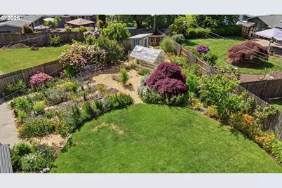 1040 Martha Ct, Eugene, OR 97401 - Photo 31