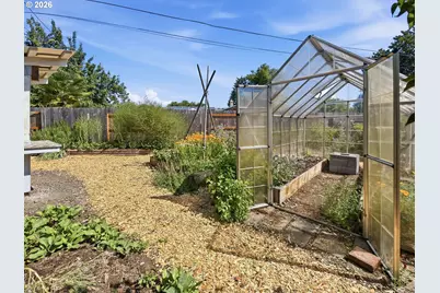 1040 Martha Ct, Eugene, OR 97401 - Photo 25