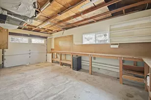 1040 Martha Ct, Eugene, OR 97401 - Photo 27