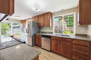 1040 Martha Ct, Eugene, OR 97401 - Photo 7