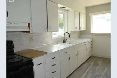 214 E 13th St, The Dalles, OR 97058 - Photo 11
