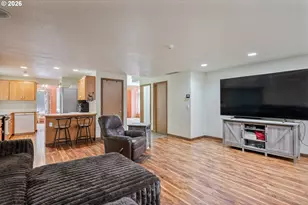 809 Melton Rd, Castle Rock, WA 98611 - Photo 9