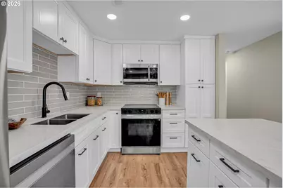 1822 SW Marigold St, Portland, OR 97219 - Photo 9