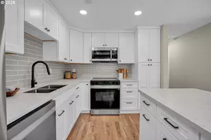 1822 SW Marigold St, Portland, OR 97219 - Photo 9