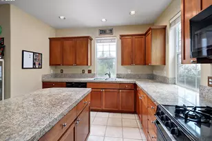 6055 NE Alder St, Hillsboro, OR 97124 - Photo 9