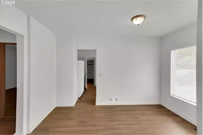 202 NE 162nd Ave, Portland, OR 97230 - Photo 5
