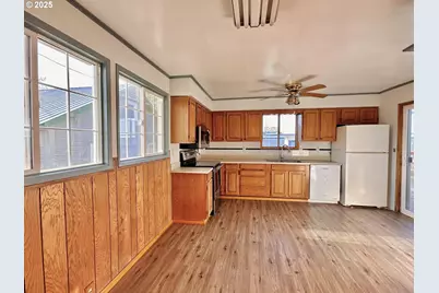 2501 Cove Ave, La Grande, OR 97850 - Photo 15