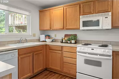 911 Snell St, Eugene, OR 97405 - Photo 15