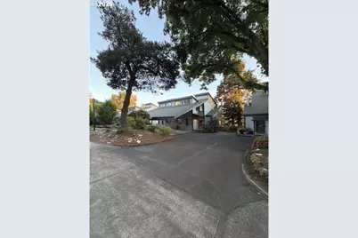 616 N Tomahawk Island Dr, Portland, OR 97217 - Photo 1