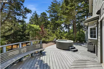 930 Lake Ct, Coos Bay, OR 97420 - Photo 37