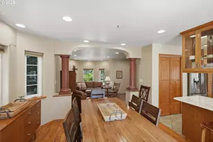 930 Lake Ct, Coos Bay, OR 97420 - Photo 9