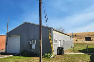 401 Dewey St, Moro, OR 97039 - Photo 3