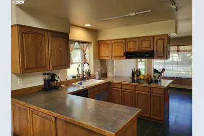 401 Dewey St, Moro, OR 97039 - Photo 7