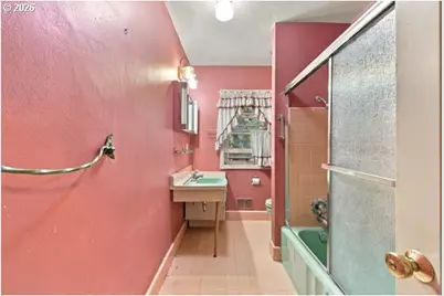 2211 SW Martha St, Portland, OR 97239 - Photo 25