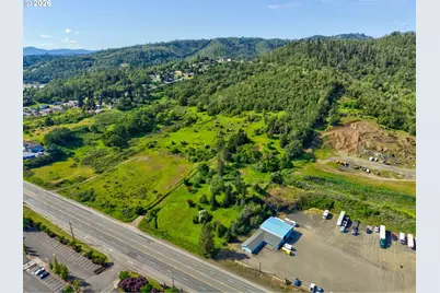 3314 NE Diamond Lake Blvd, Roseburg, OR 97470 - Photo 3