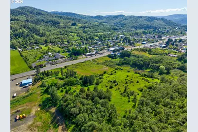 3314 NE Diamond Lake Blvd, Roseburg, OR 97470 - Photo 7