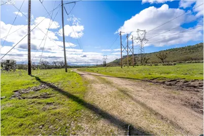 10695 Kildee Ave, Central Point, OR 97502 - Photo 3