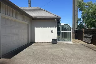 2063 Lake Wind Dr, Eugene, OR 97408 - Photo 27