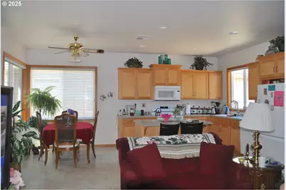 2063 Lake Wind Dr, Eugene, OR 97408 - Photo 5