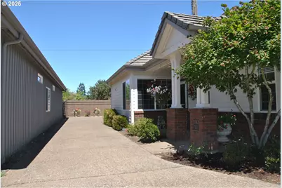 2063 Lake Wind Dr, Eugene, OR 97408 - Photo 3