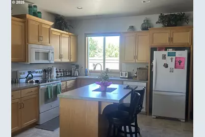 2063 Lake Wind Dr, Eugene, OR 97408 - Photo 7