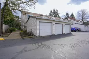 9348 SW Sutton Pl, Tigard, OR 97223 - Photo 3