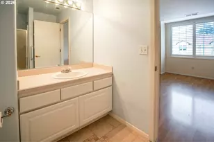 9348 SW Sutton Pl, Tigard, OR 97223 - Photo 23