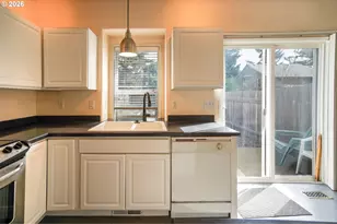 9348 SW Sutton Pl, Tigard, OR 97223 - Photo 11